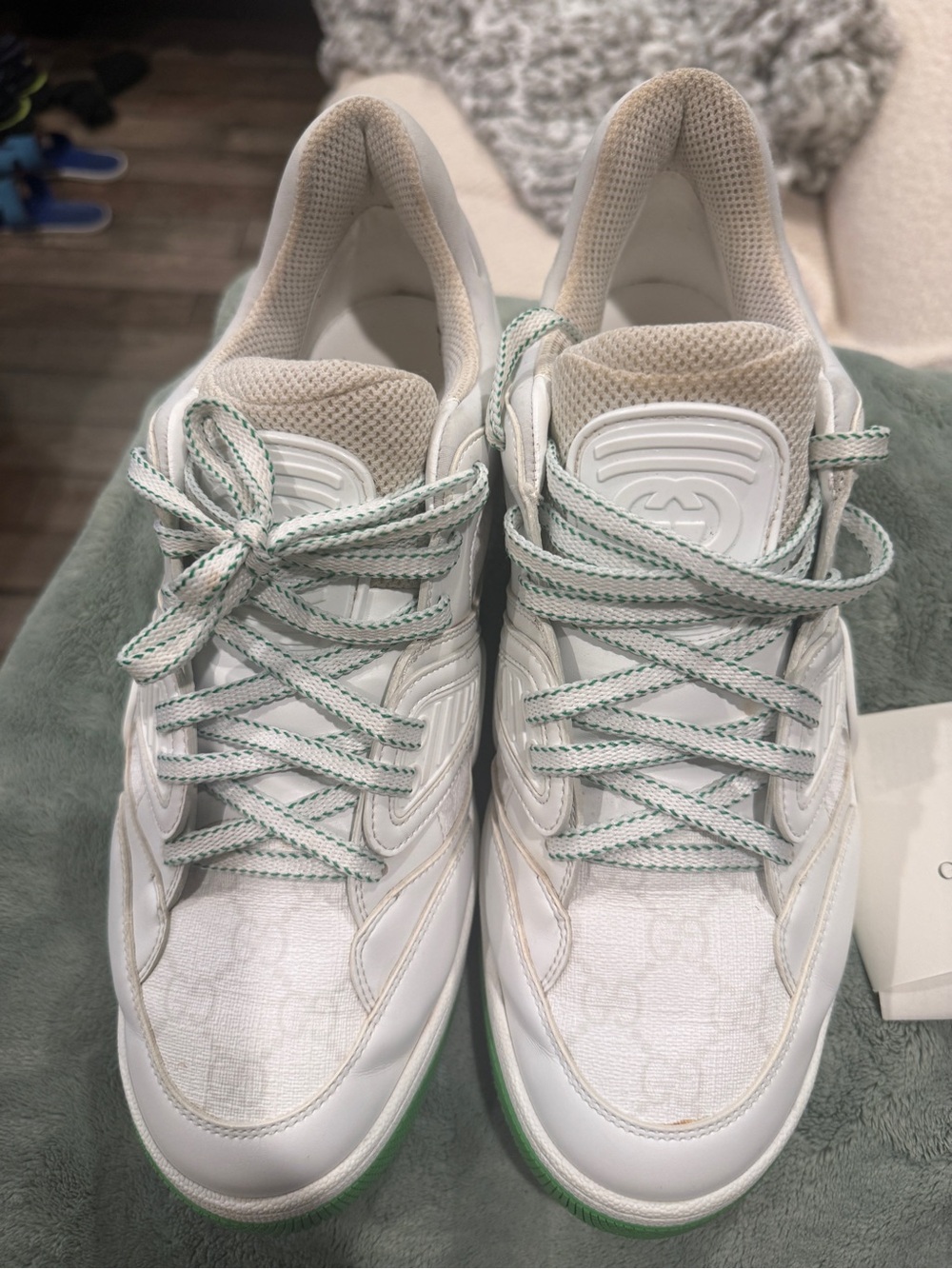 Gucci White Low-Top Sneakers with Mint Accents - Picture 4 of 10